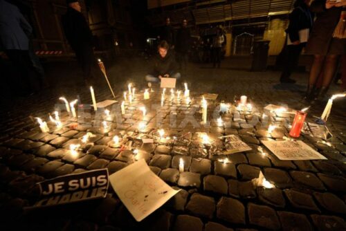 Candlelit-vigil-for-charlie-hebdo-in-rome_6610080